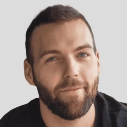 Pálos Bence - Frontend és AI fejlesztő portréja